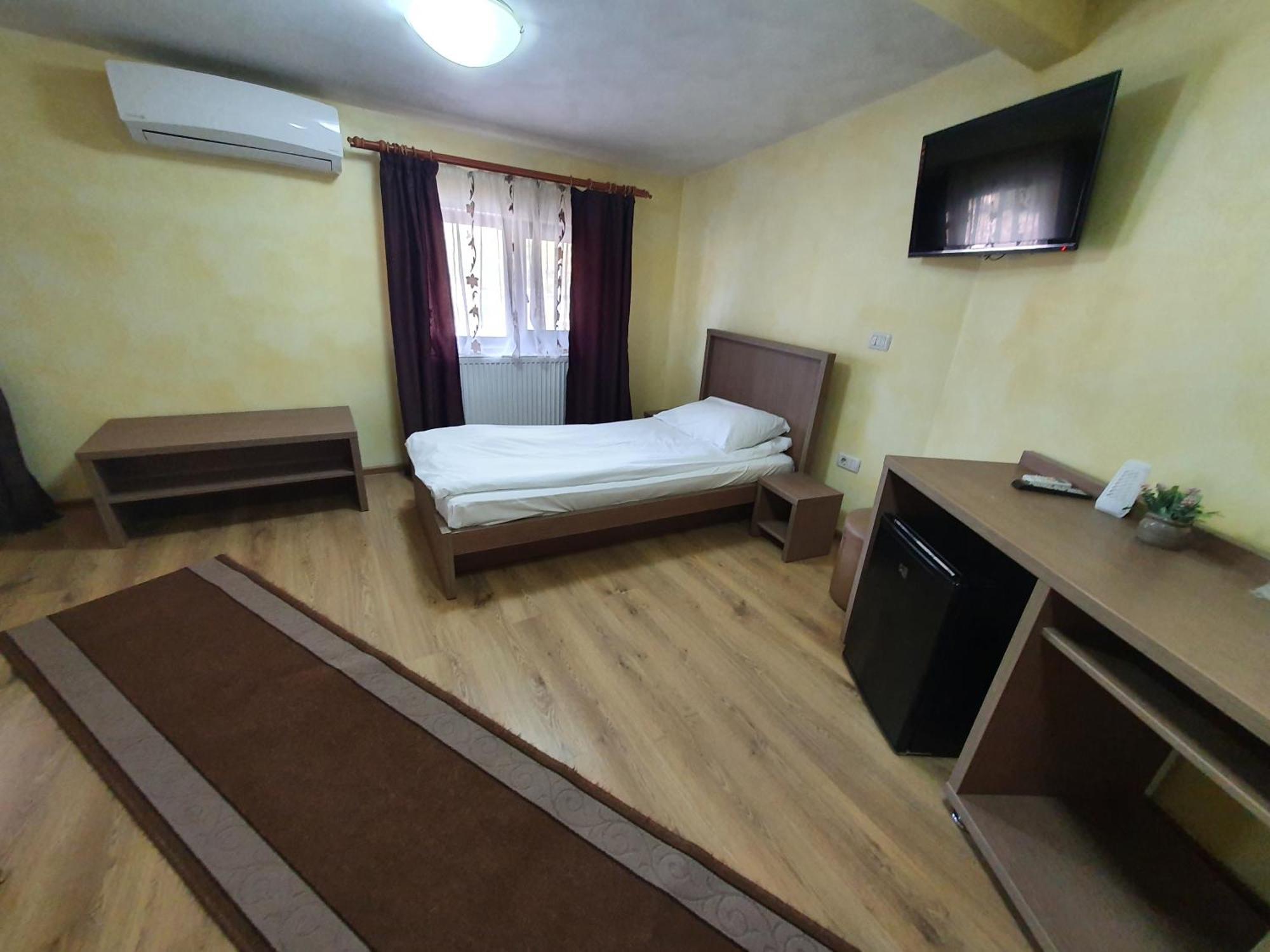 Efm Motel Brezoi Room photo